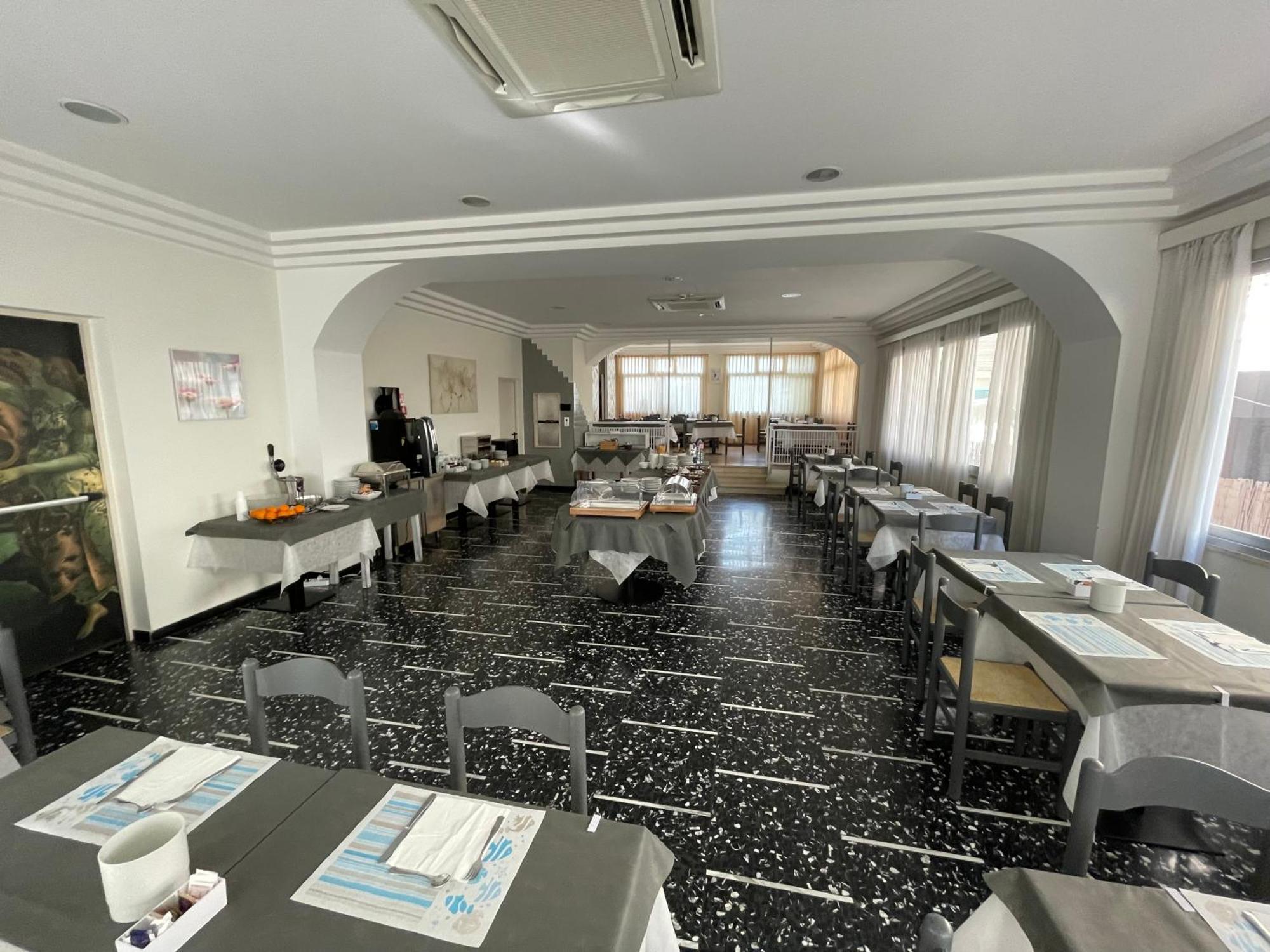 Hotel D'Annunzio Cattolica Exterior photo